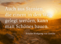 Bergpfad mit Felsen im Sonnenuntergang, dazu Goethes Zitat über Hindernisse und das Schöne, das daraus entstehen kann.