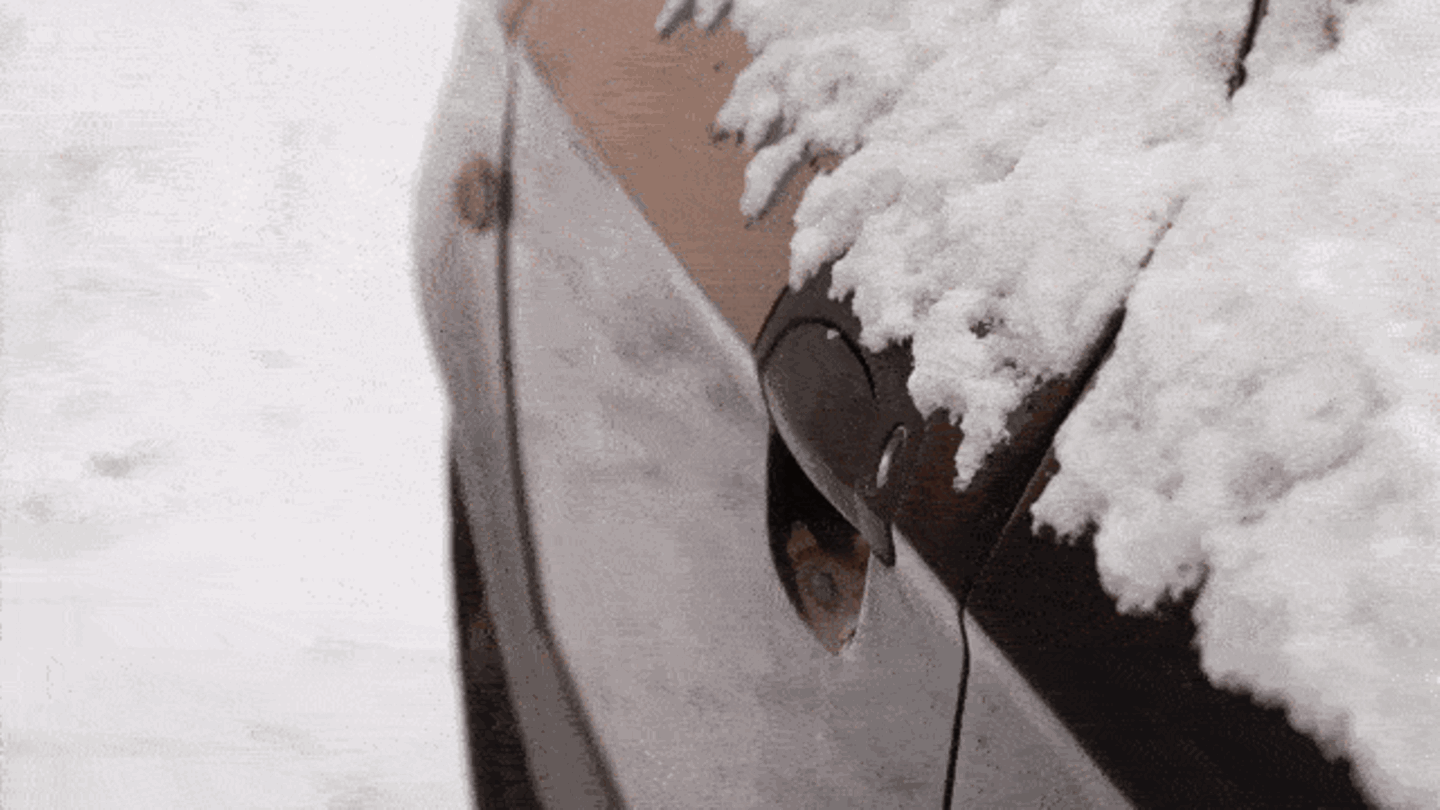 Auto: Mobilität: Warum man im Winter alte Socken und eine Rolle Klebeband im Auto haben sollte