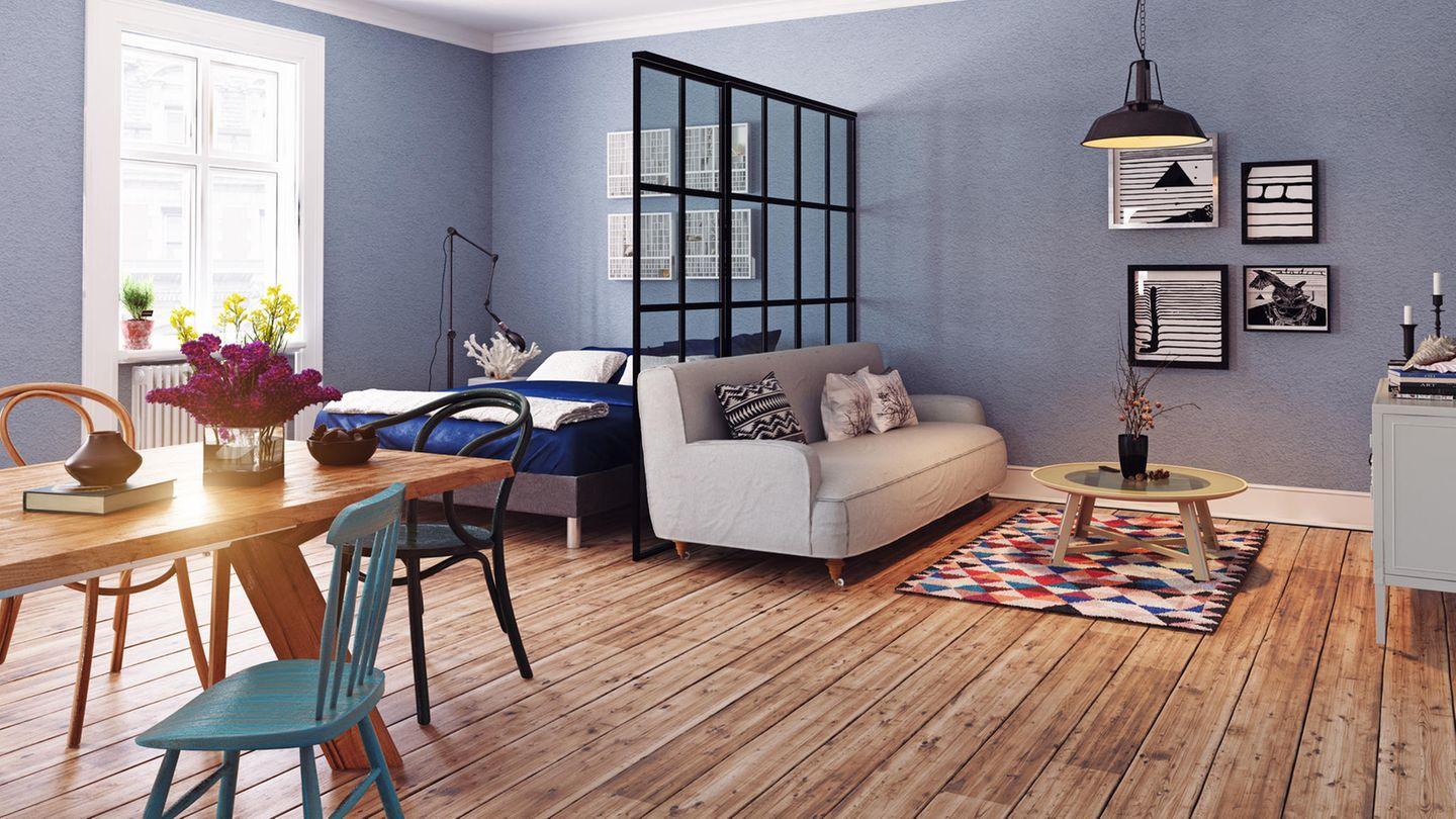 Bücherregal: Möbel & Einrichtung: Ob Bücherregal oder Vorhang: Fünf Raumtrenner für Ihr Zuhause