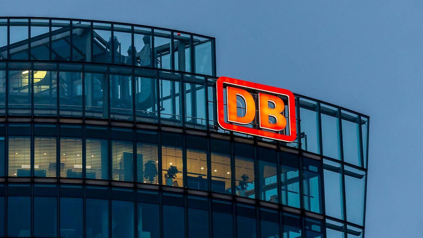 Deutsche Bahn: Großer Konzernumbau: Deutsche Bahn will knapp ein Drittel ihrer Chefposten streichen
