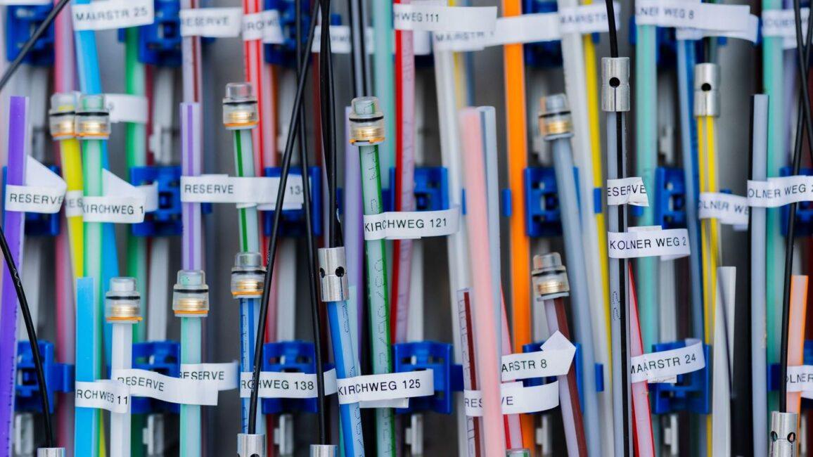 Breitbandausbau: Telekom will Glasfaser in alle Wohnungen bringen