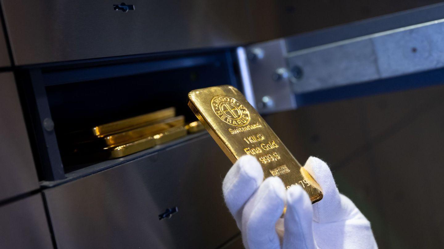 Edelmetall: Boom bei Edelmetallen: Goldpreis nähert sich 5.000-Dollar-Marke - Silber 100 Dollar