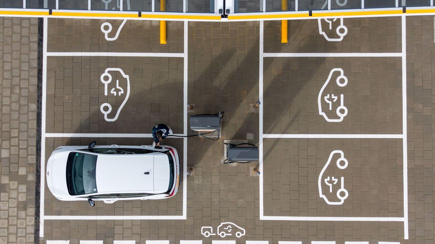 Elektromobilität: Elektromobilität: Neue Prämie lässt Interesse an…