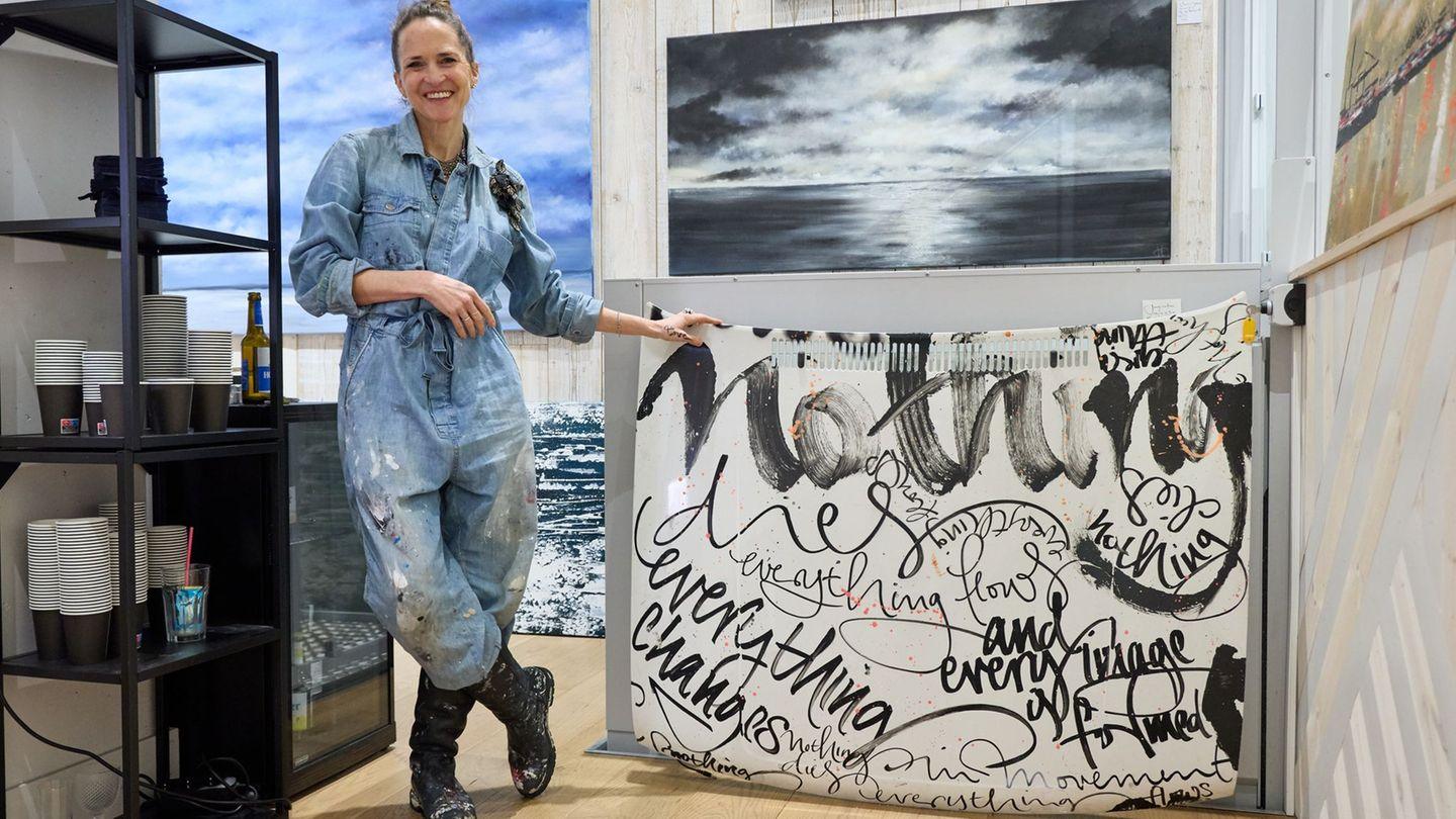 Handschrift: Welttag der Handschrift: Eleganz in Tinte: Kalligraphin schreibt für Chanel & Co.