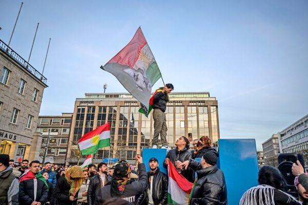 Sorge: Eine pro-kurdische Kundgebung auf dem Rathausvorplatz in Bochum am 22.