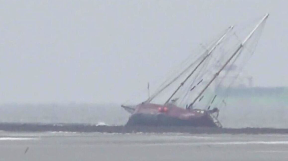 Zweimaster "Ethel von Brixham": Deutsches Traditionsschiff havariert – und kippt zur Seite