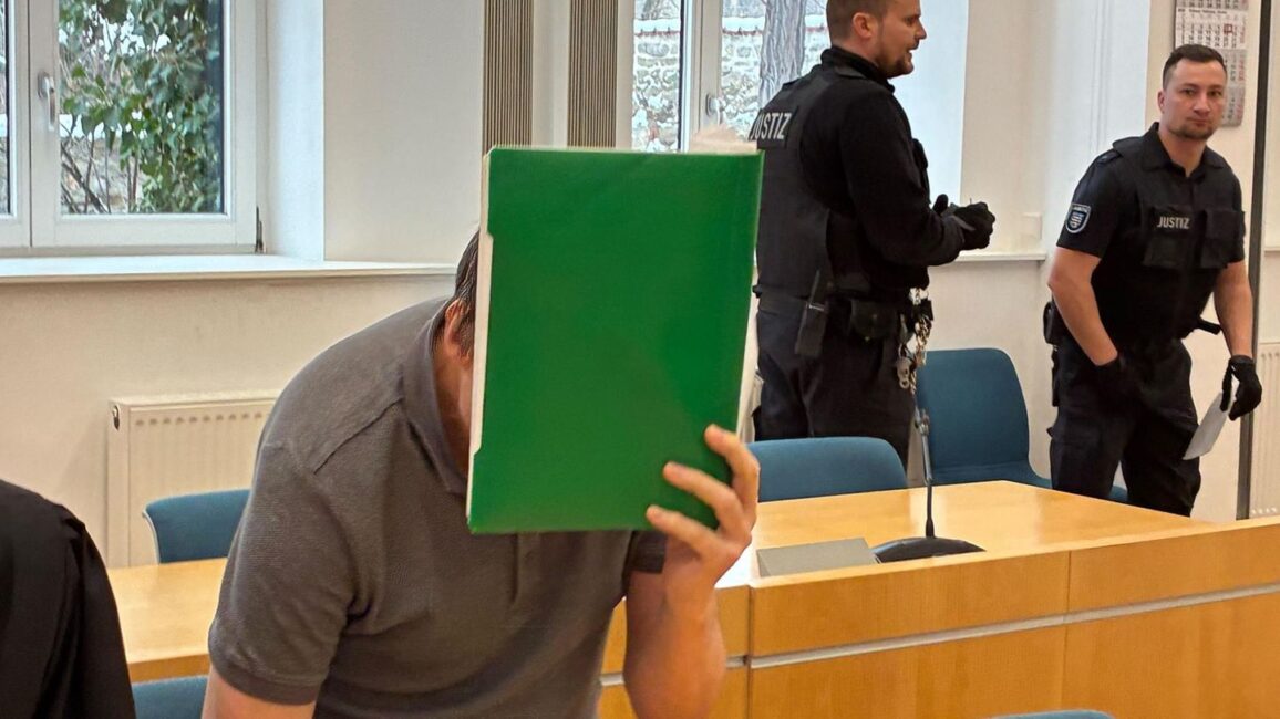 Erfurt: Drei Schülerinnen in 69 Fällen missbraucht: Lehrer muss Jahre in Haft