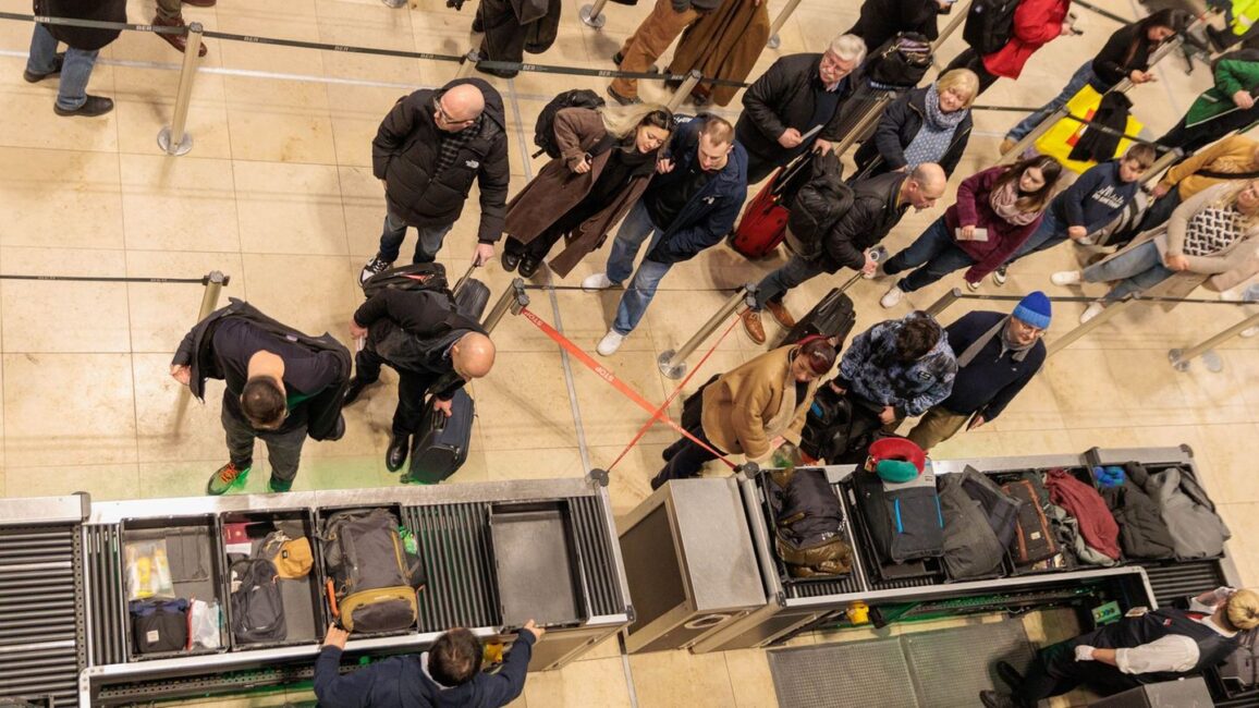 Hauptstadtflughafen: Betrieb am BER wieder aufgenommen – Erste Maschine gestartet