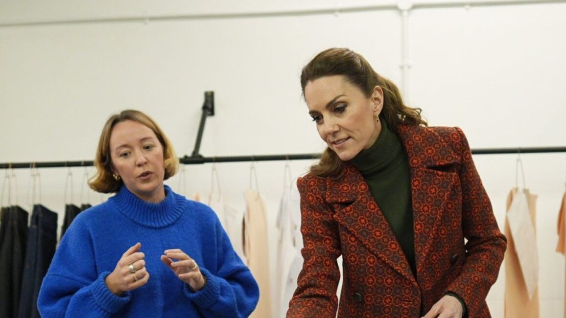 Prinzessin Kate: Strahlend in Rot in Webereien in Wales