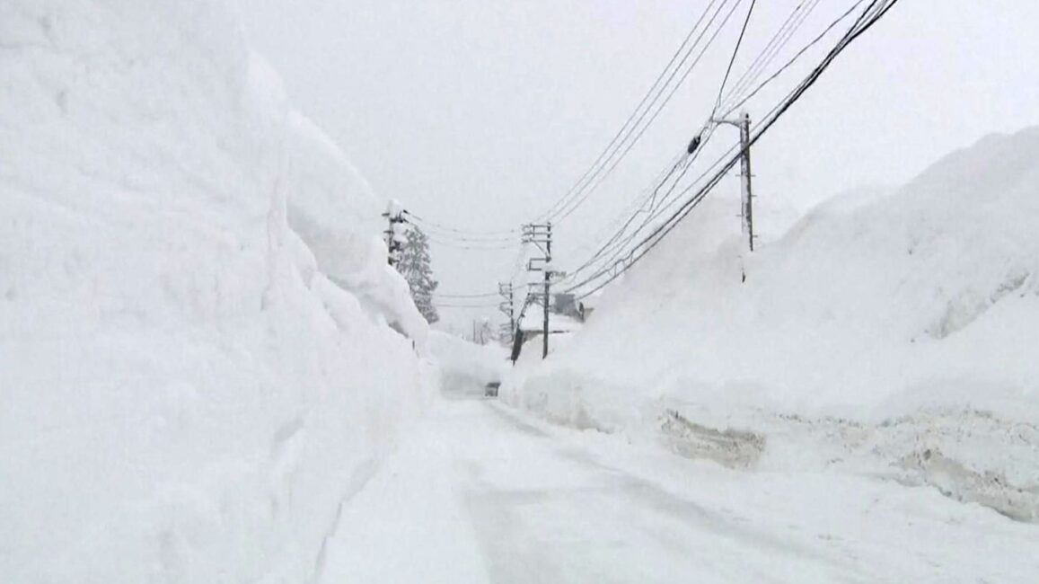 Armee im Einsatz: Bis zu 4,5 Meter hoch – Japan versinkt unter XXL-Schneemassen