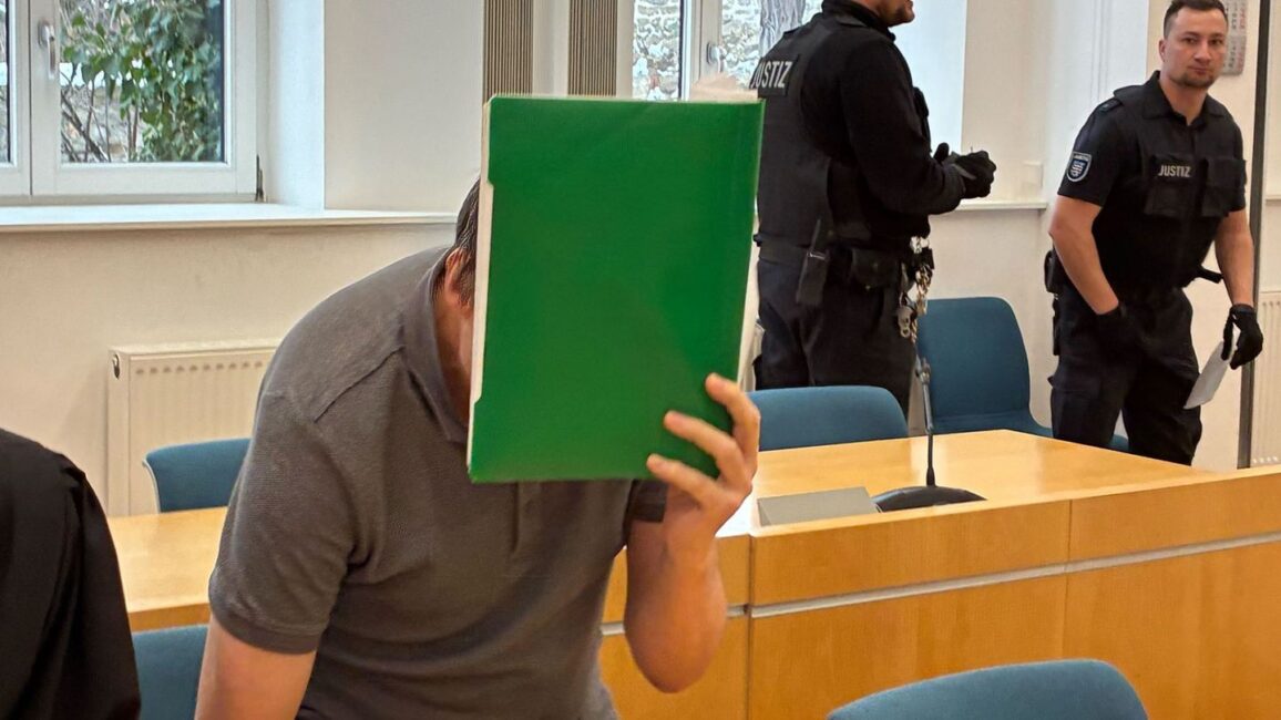 Gerichtsprozess: Mehr als vier Jahre Haft für Ex-Lehrer nach Missbrauch