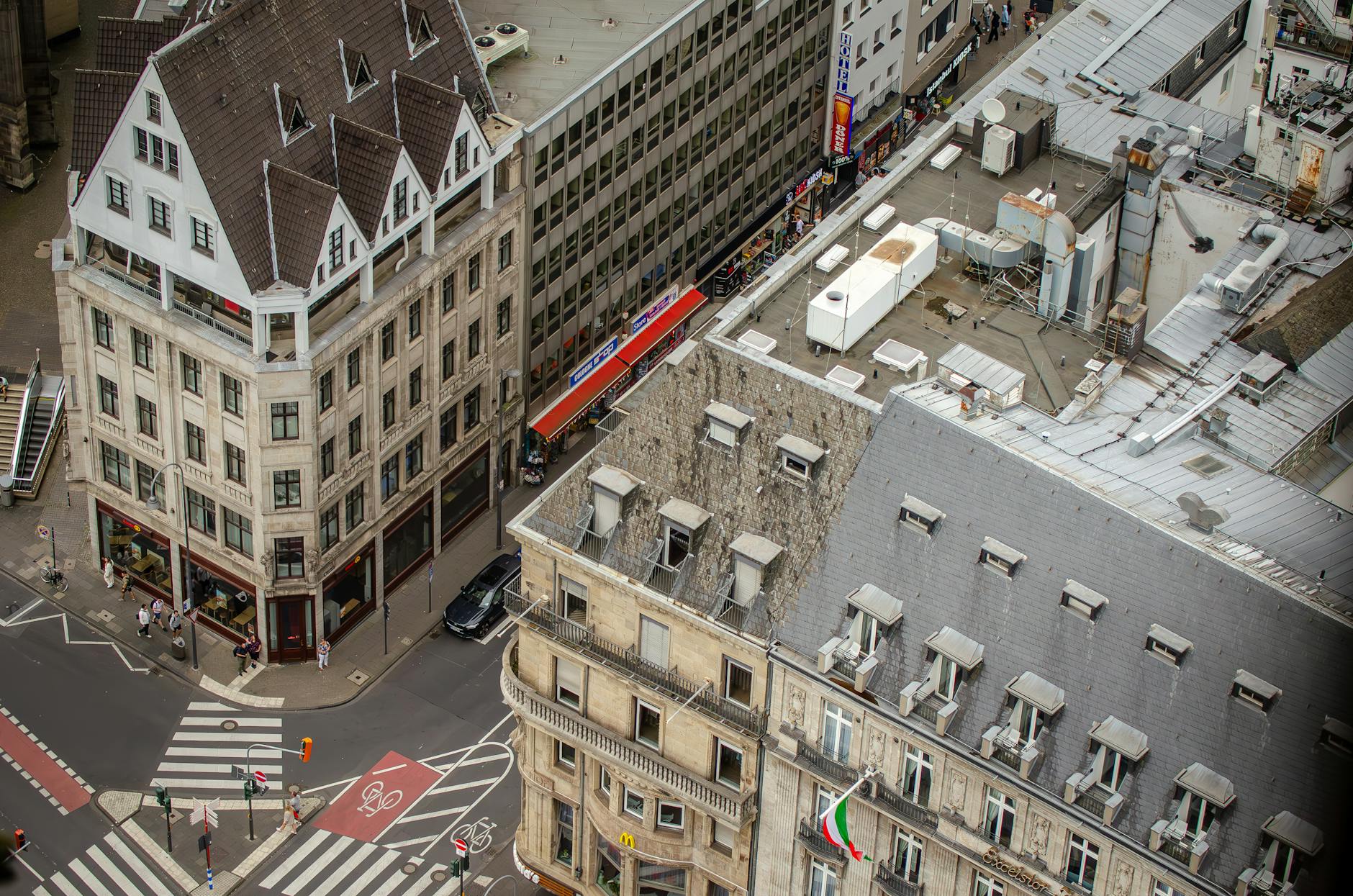 Detailansicht: Flughafen Köln Sicherheitsvorfall