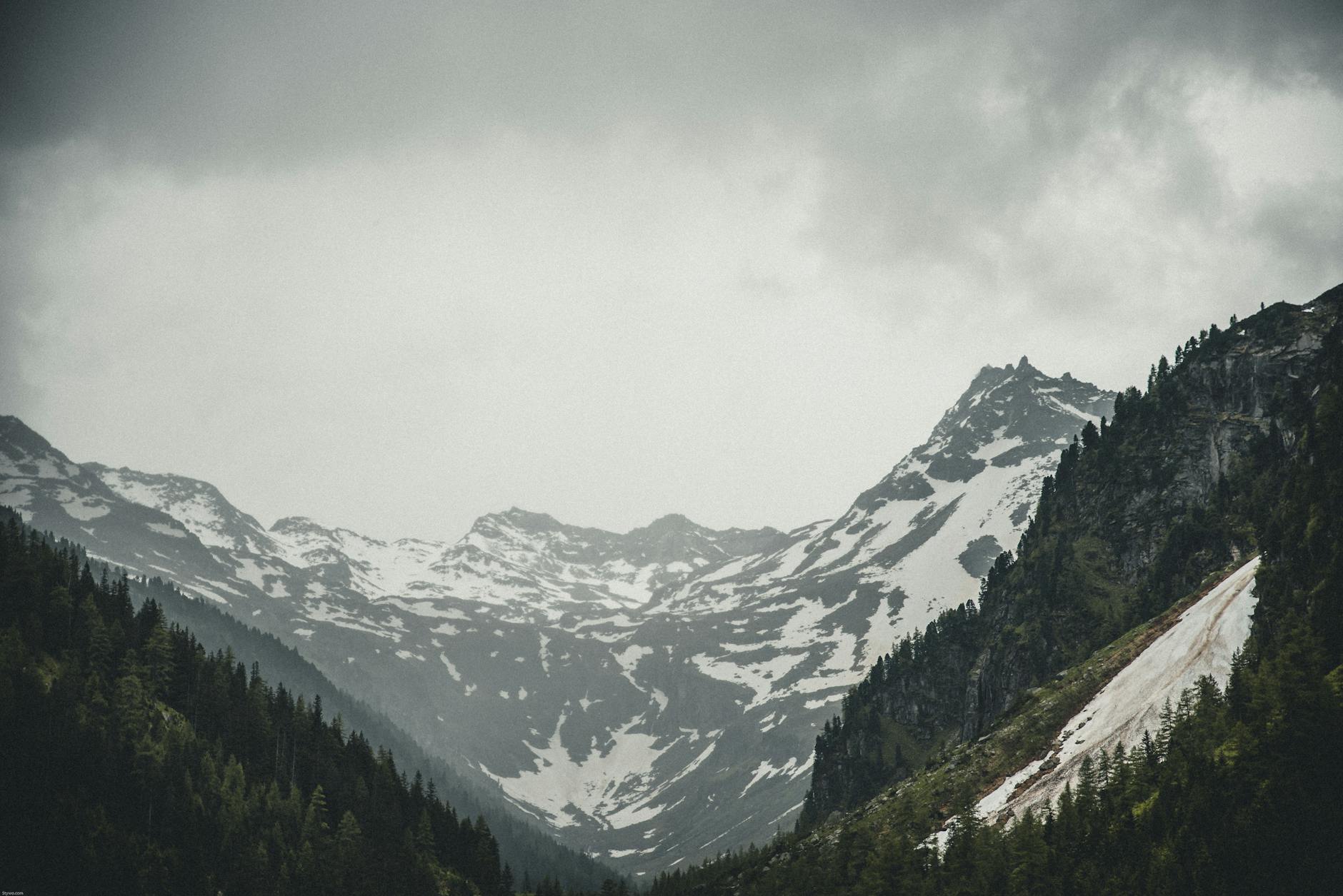 Detailansicht: Schneechaos Alpen