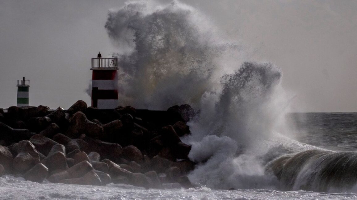 Unwetter in Portugal: Portugal kämpft mit neuen Unwettern und übervollen Stauseen