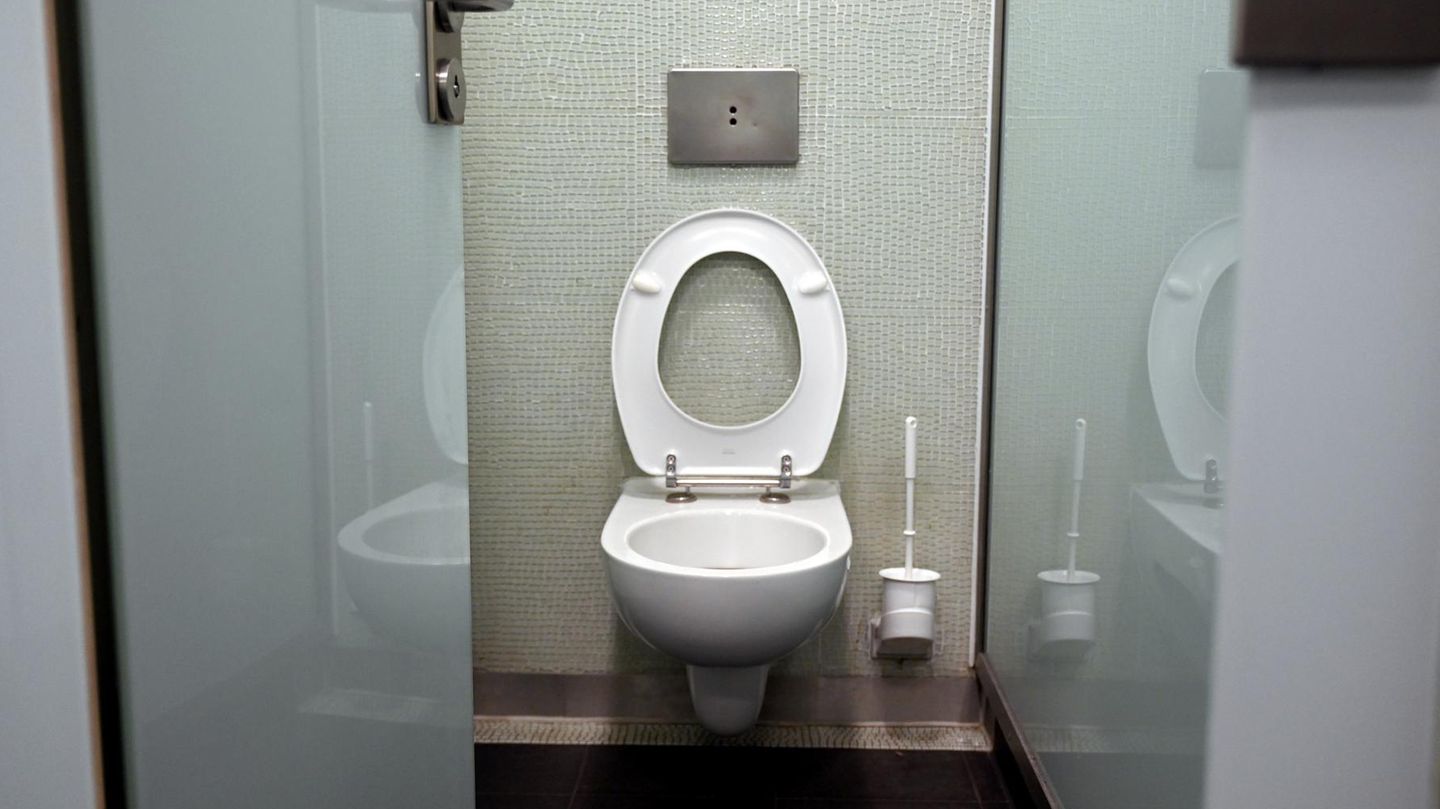 Essensreste Toilette