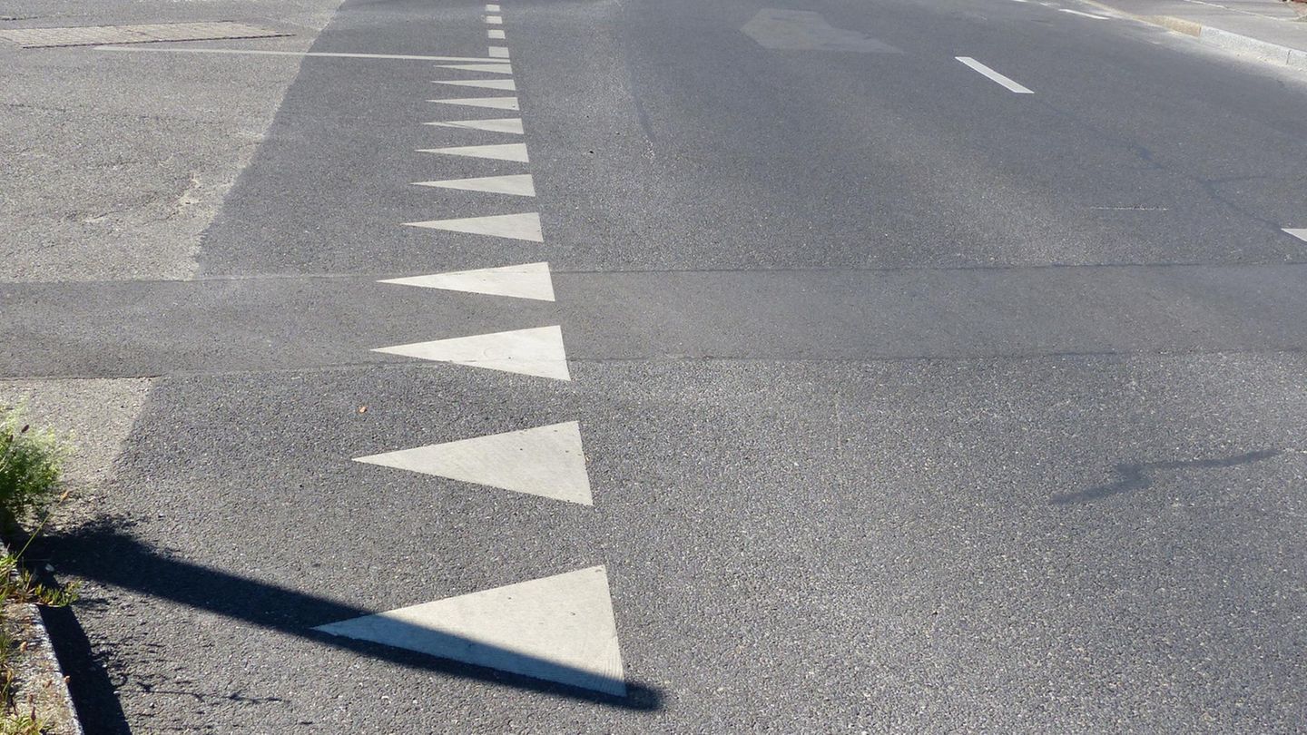 Haifischzähne Verkehrszeichen