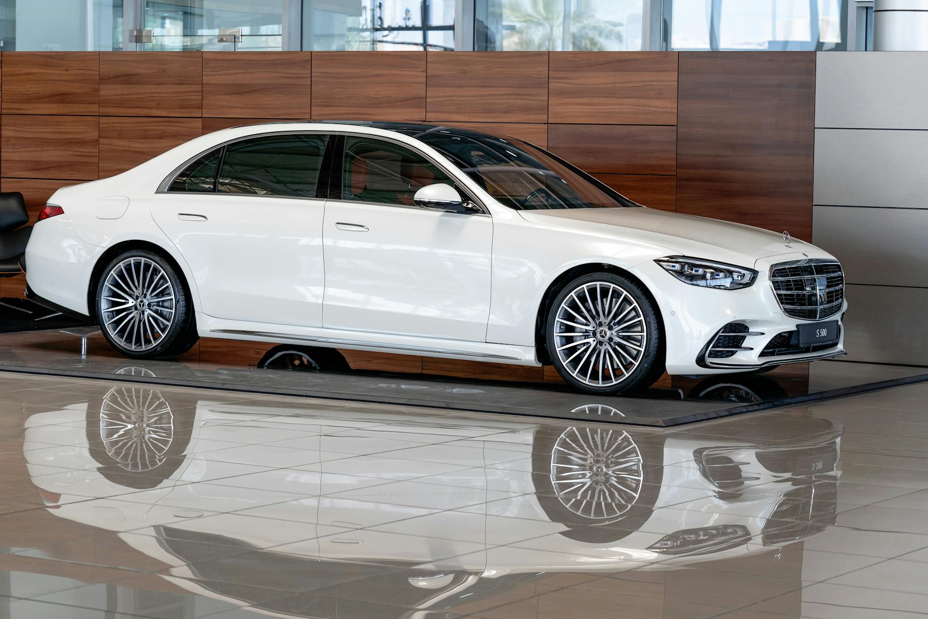 Dubai Flughafen Aktuell Illustration zu Dubai Flughafen Aktuell