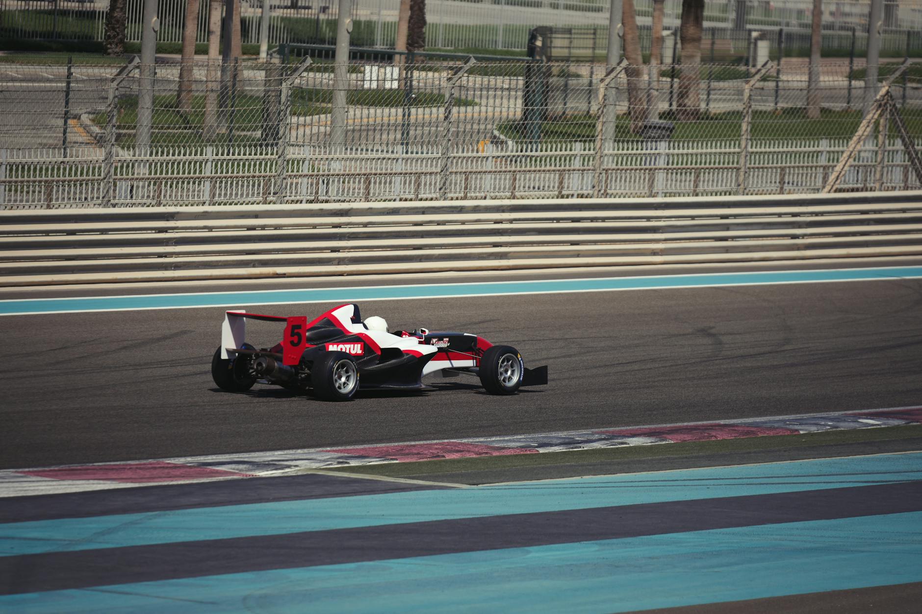 Illustration zu F1 Live