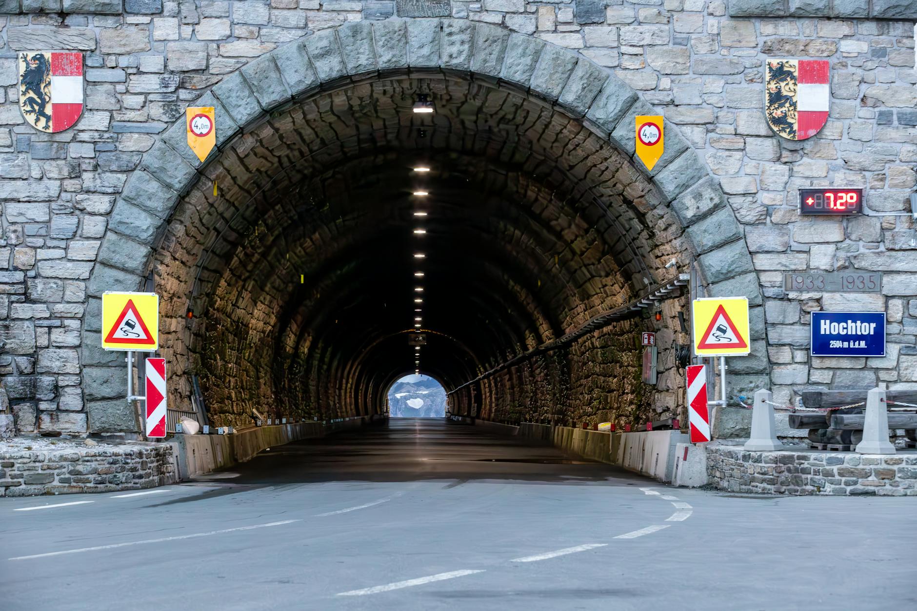 Detailansicht: Gotthard Stau Ostern