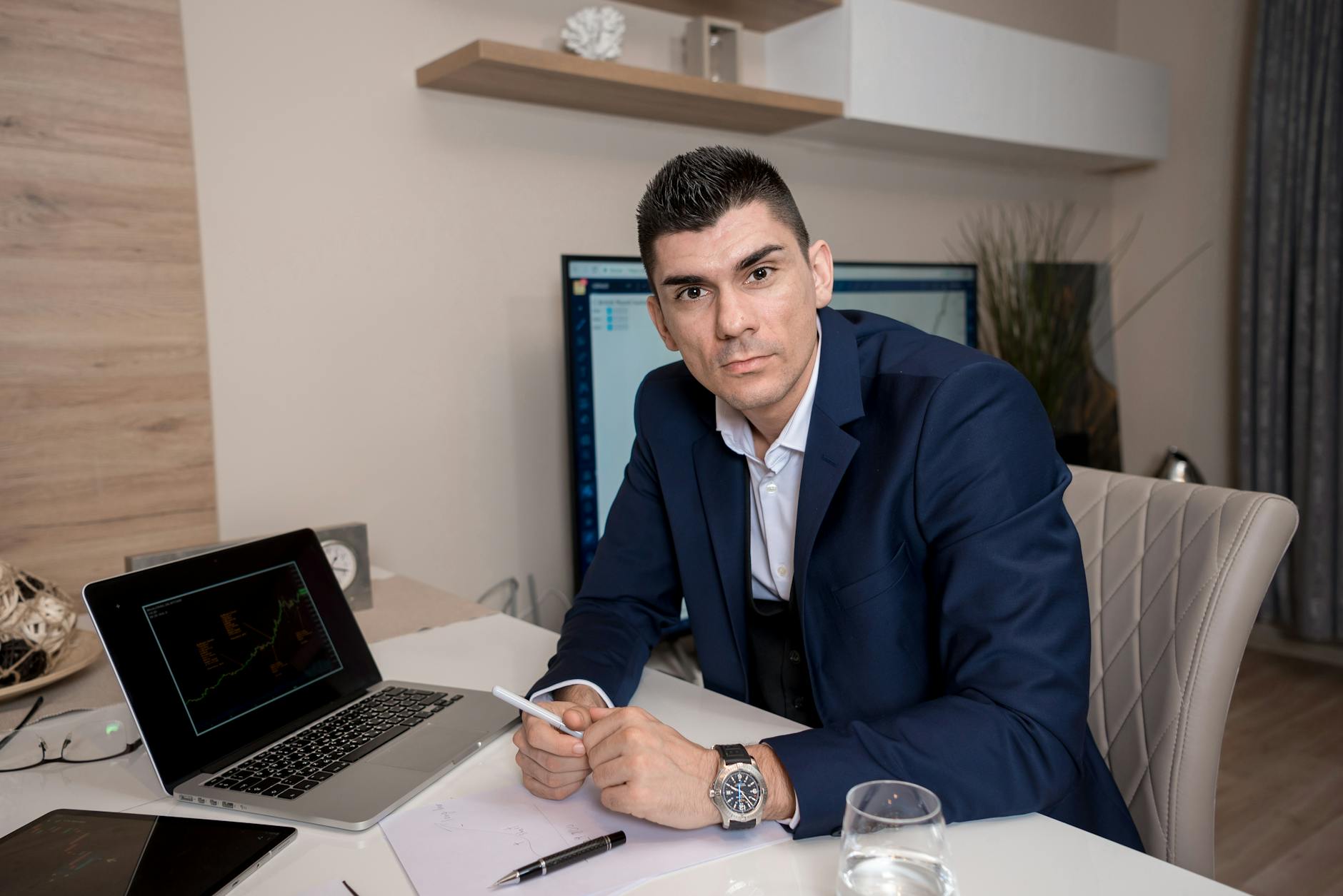 Javokhir Sindarov Detailansicht: Javokhir Sindarov