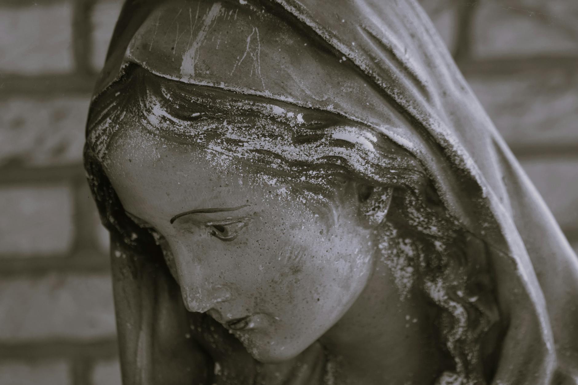 Illustration zu Königin Mary Beileid