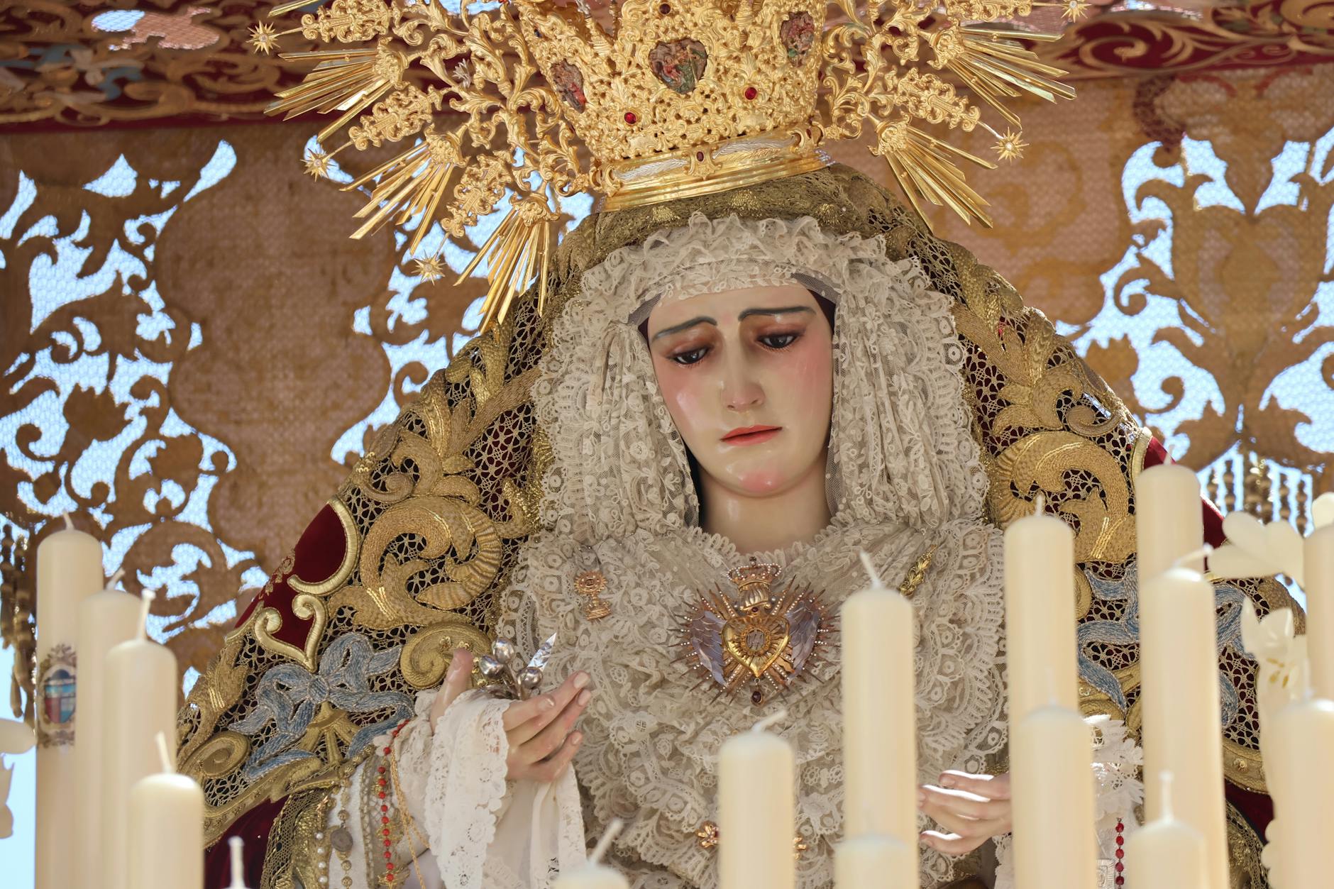 Detailansicht: Königin Mary Beileid