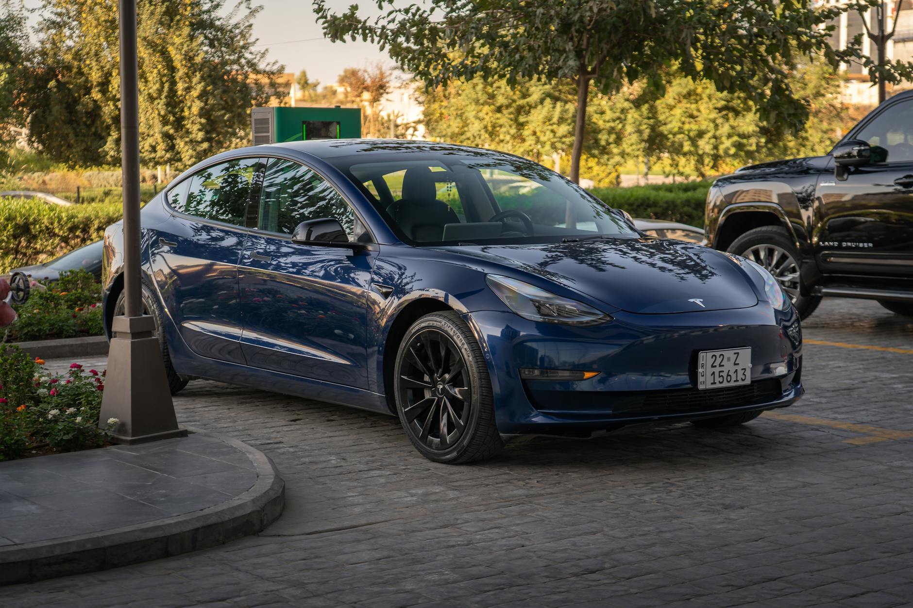 Illustration zu Tesla Auto Unfall