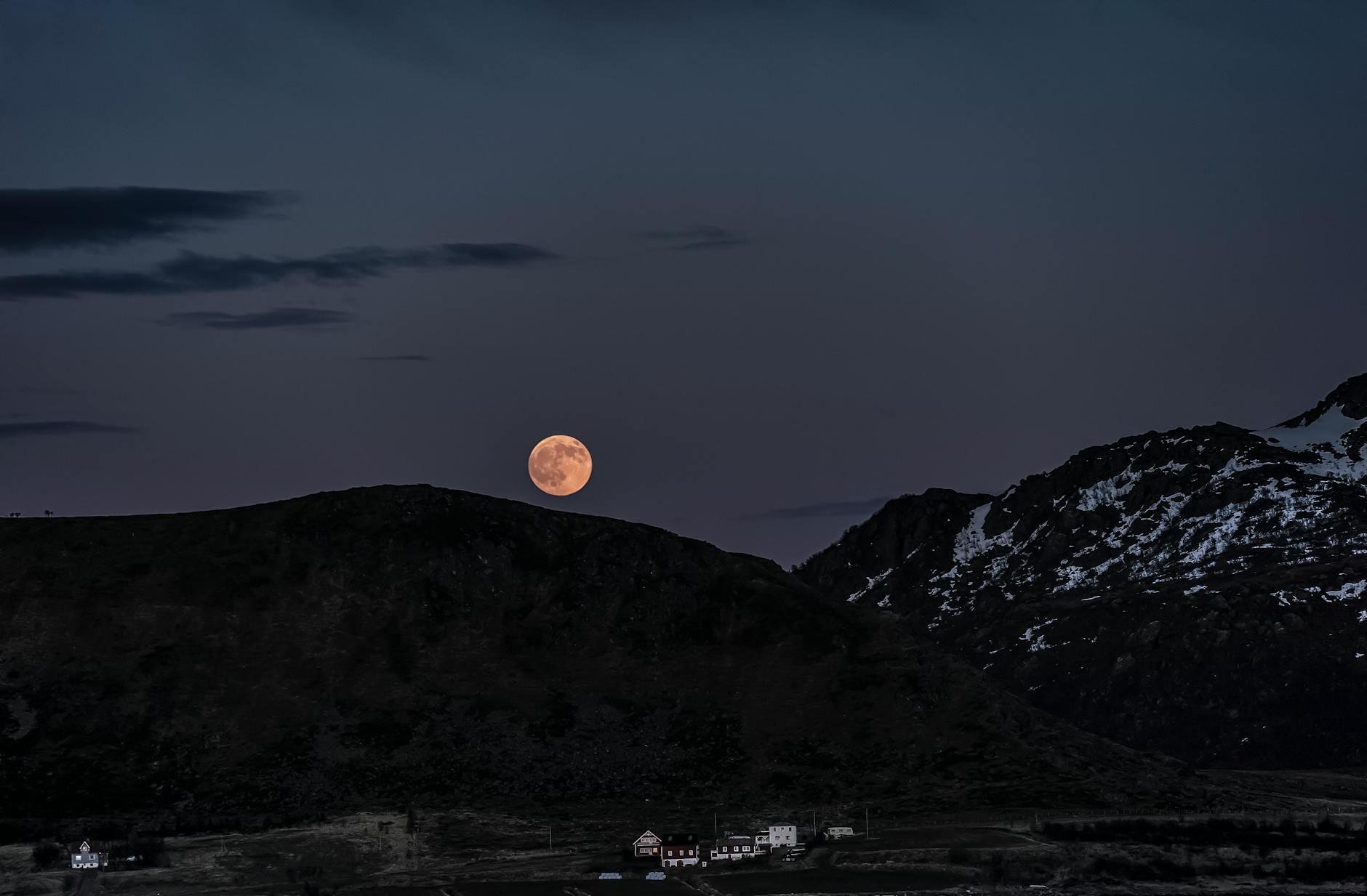 Symbolbild zum Thema Vollmond April 2026 Sternzeichen