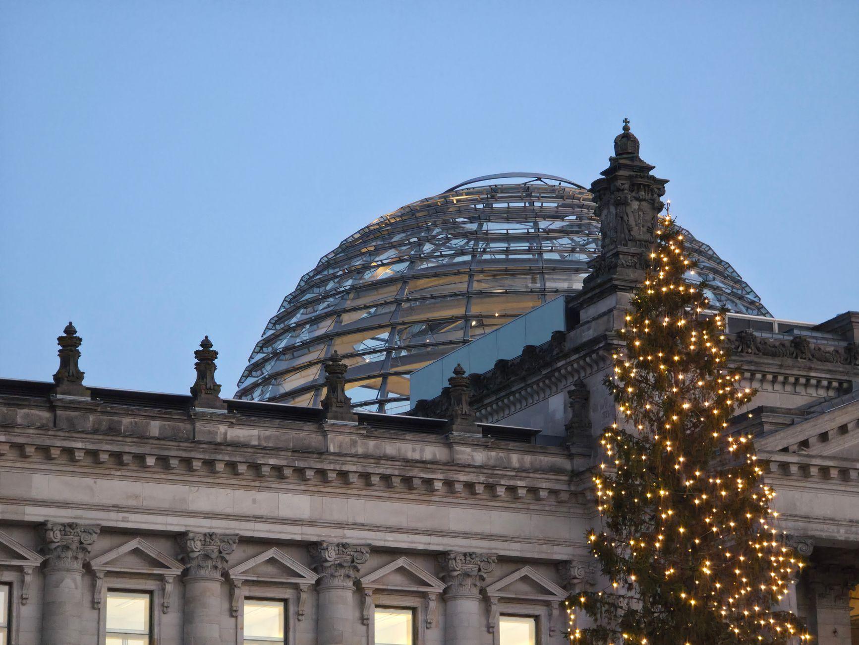 deutscher bundestag – Foto: Enes Abazi / Pexels