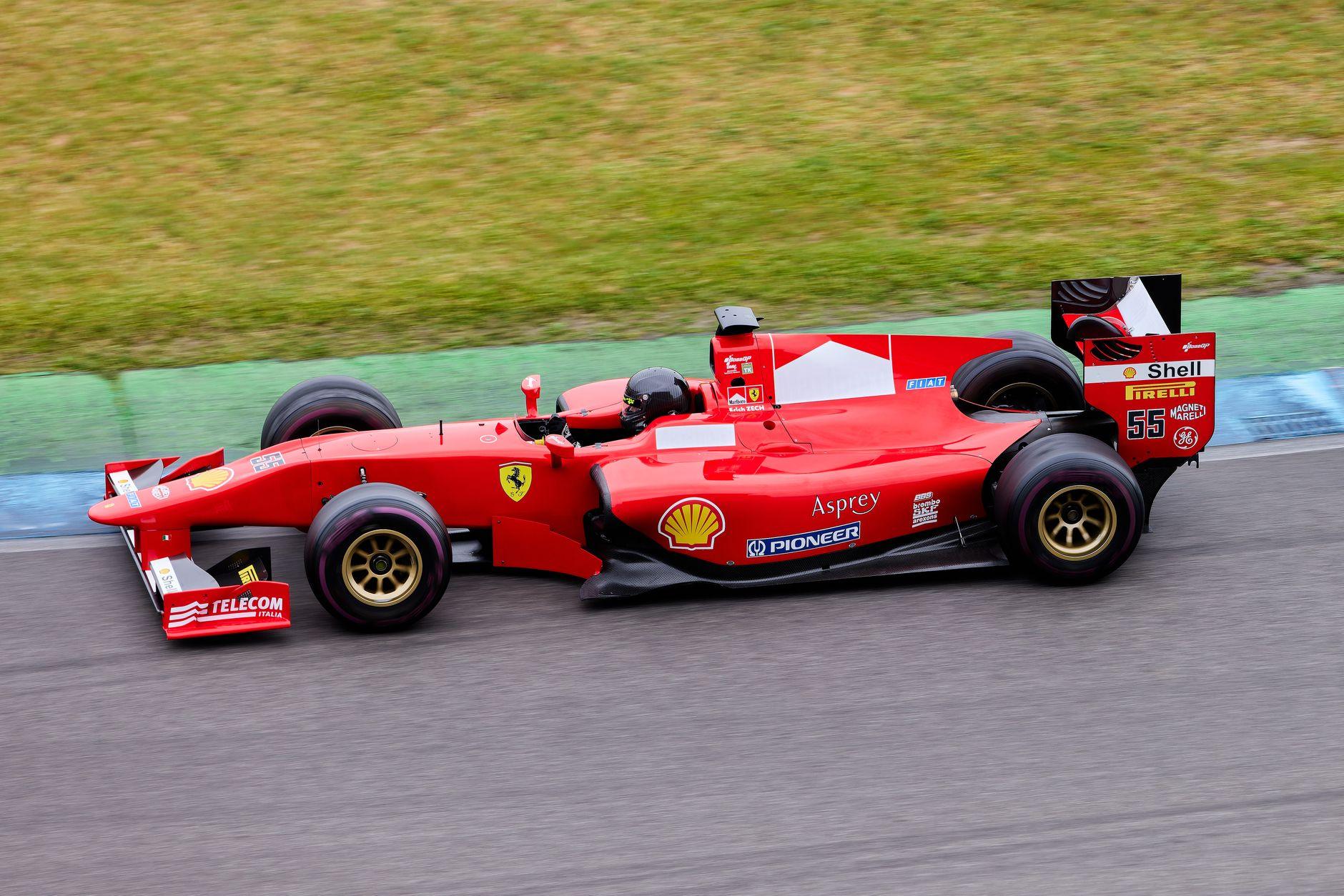 neuer Ferrari – Foto: Philipp Fahlbusch / Pexels