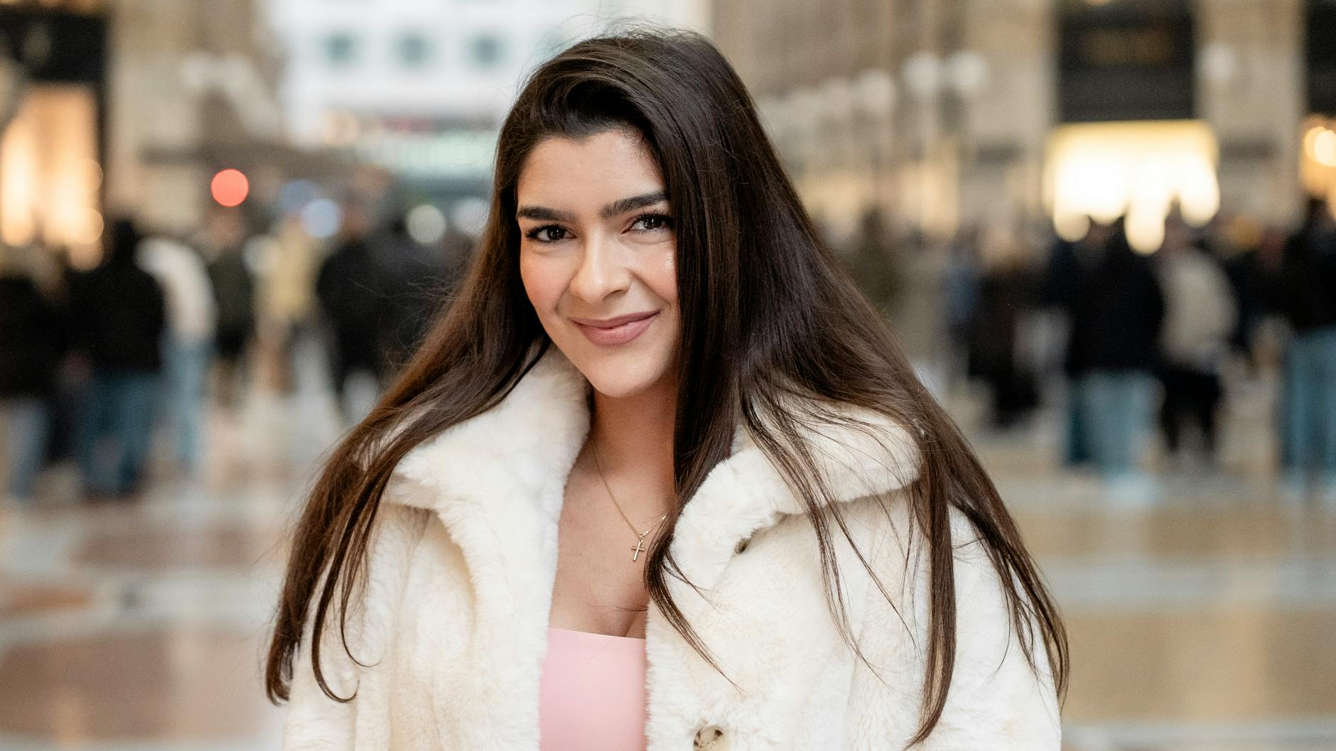 Detailansicht: Amira Aly Schwangerschaft