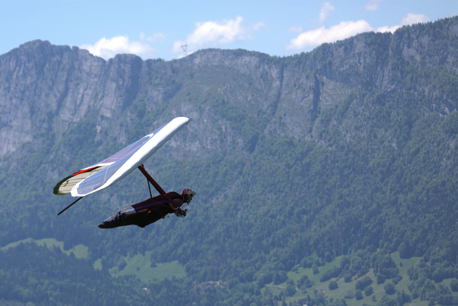 Symbolbild zum Thema Flugzeug Gleitschirm