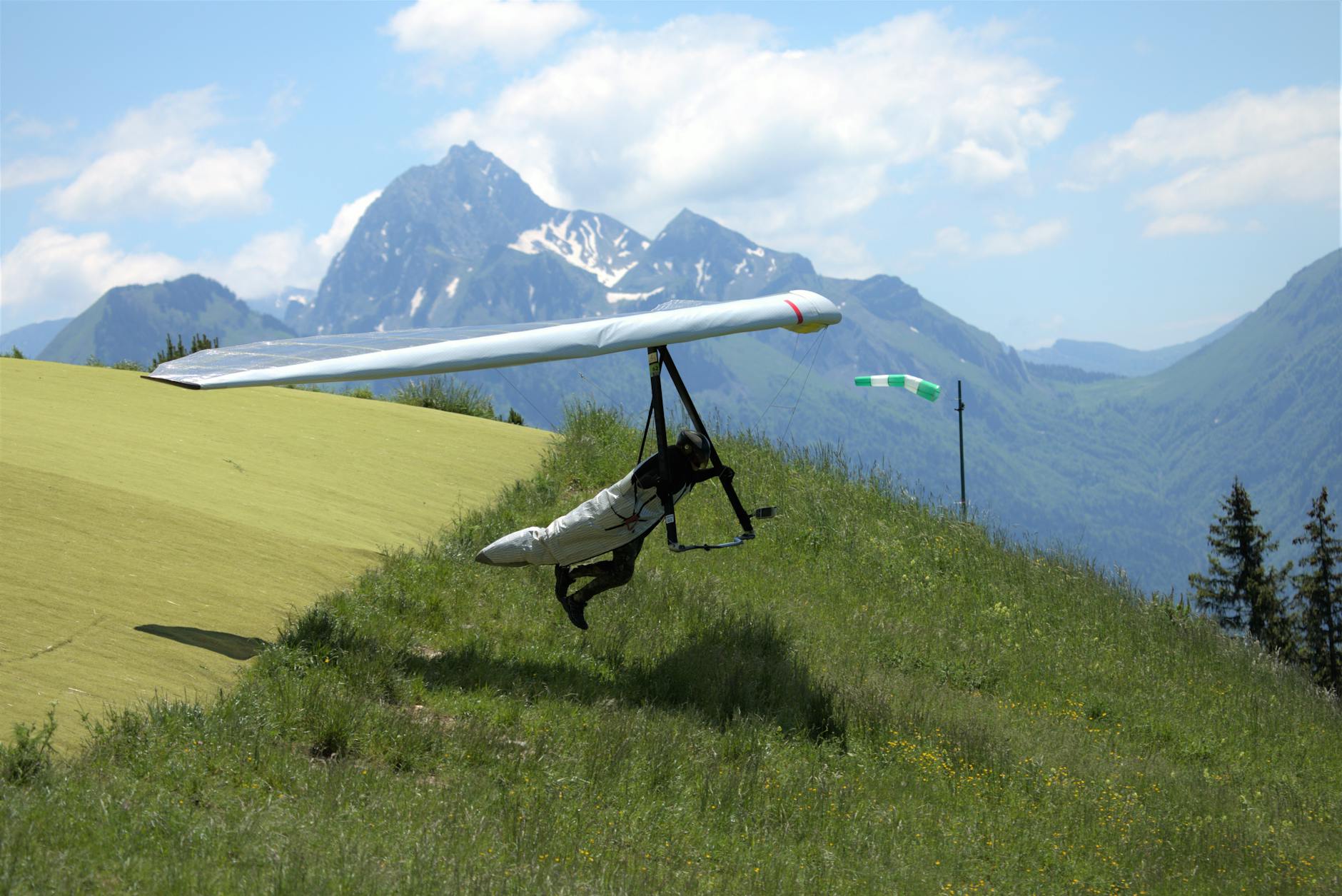 Detailansicht: Flugzeug Gleitschirm