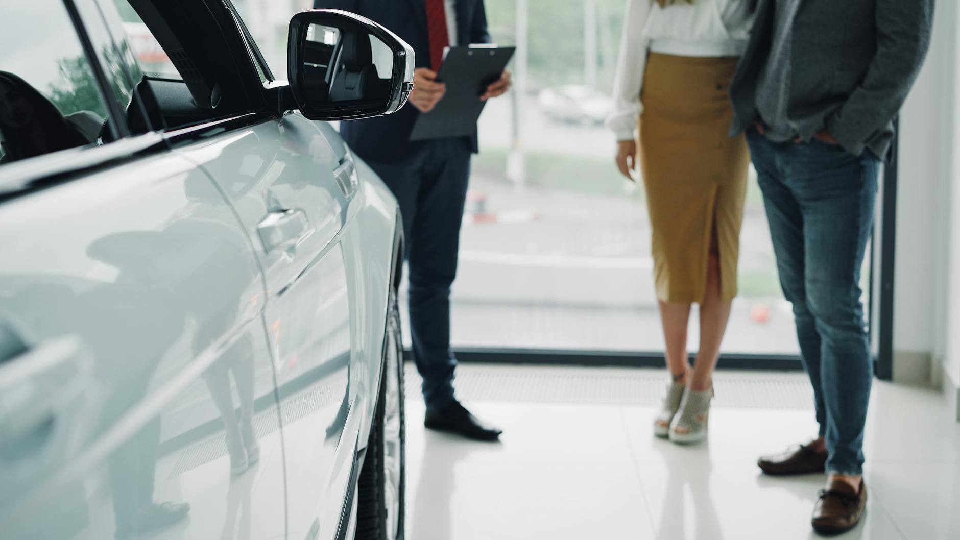 Italien Auto In Menschenmenge Detailansicht: Italien Auto In Menschenmenge