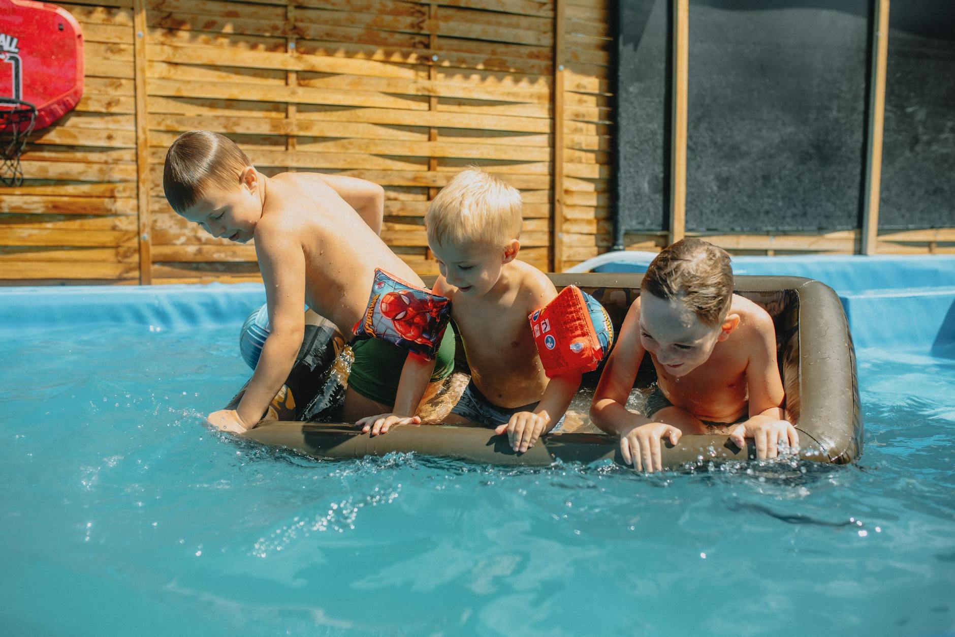 Illustration zu Schwimmen Mit Kindern