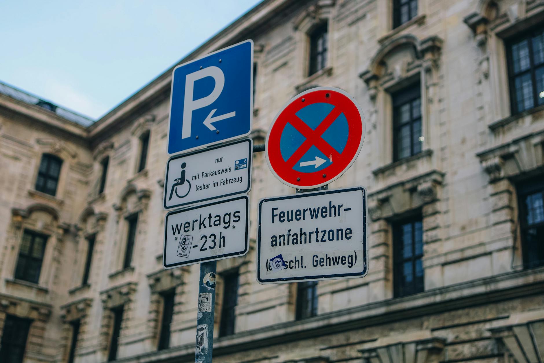 Symbolbild zum Thema Verkehrszeichen 2771