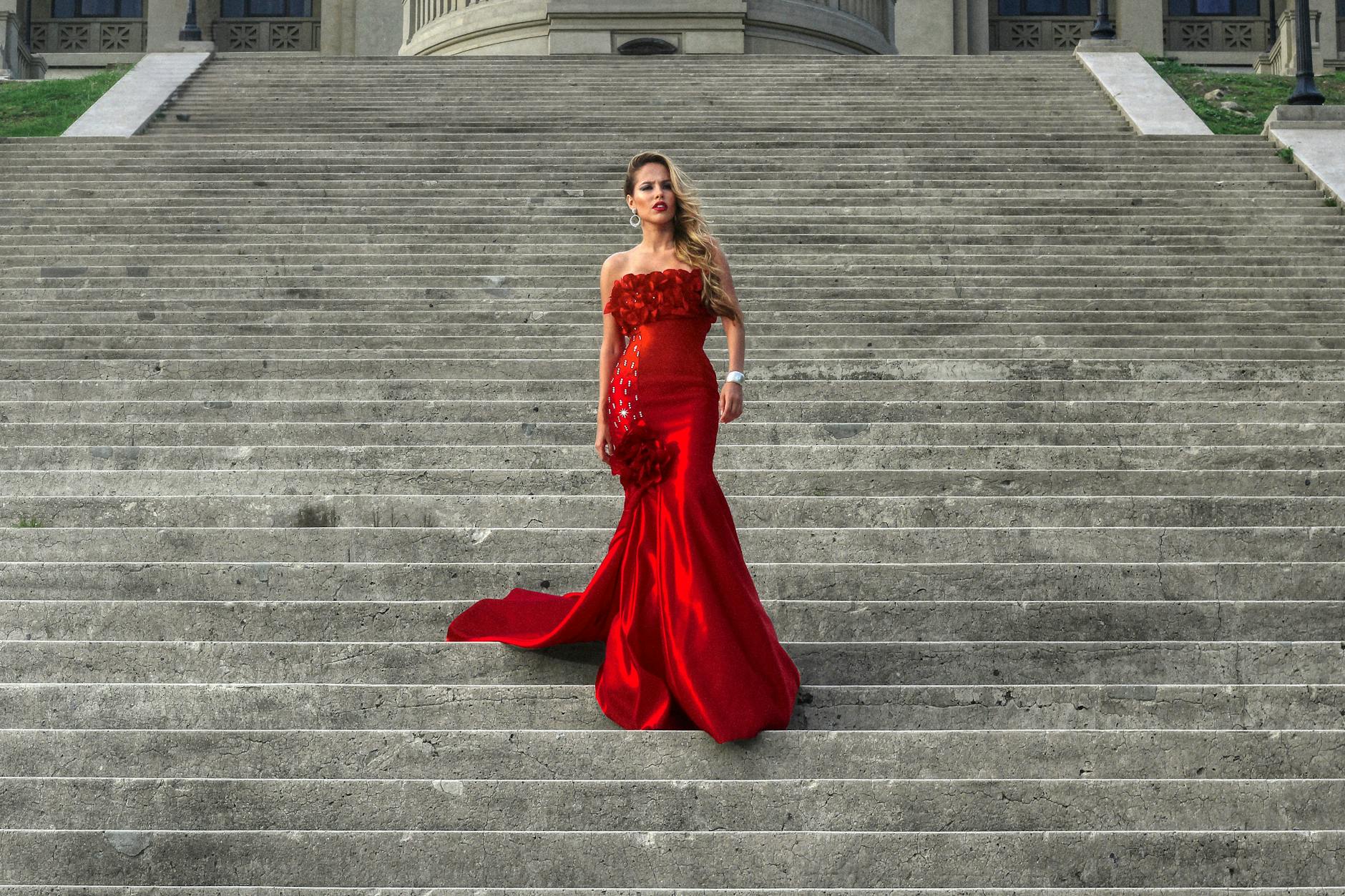 Detailansicht: Victoria Swarovski Kleid Esc