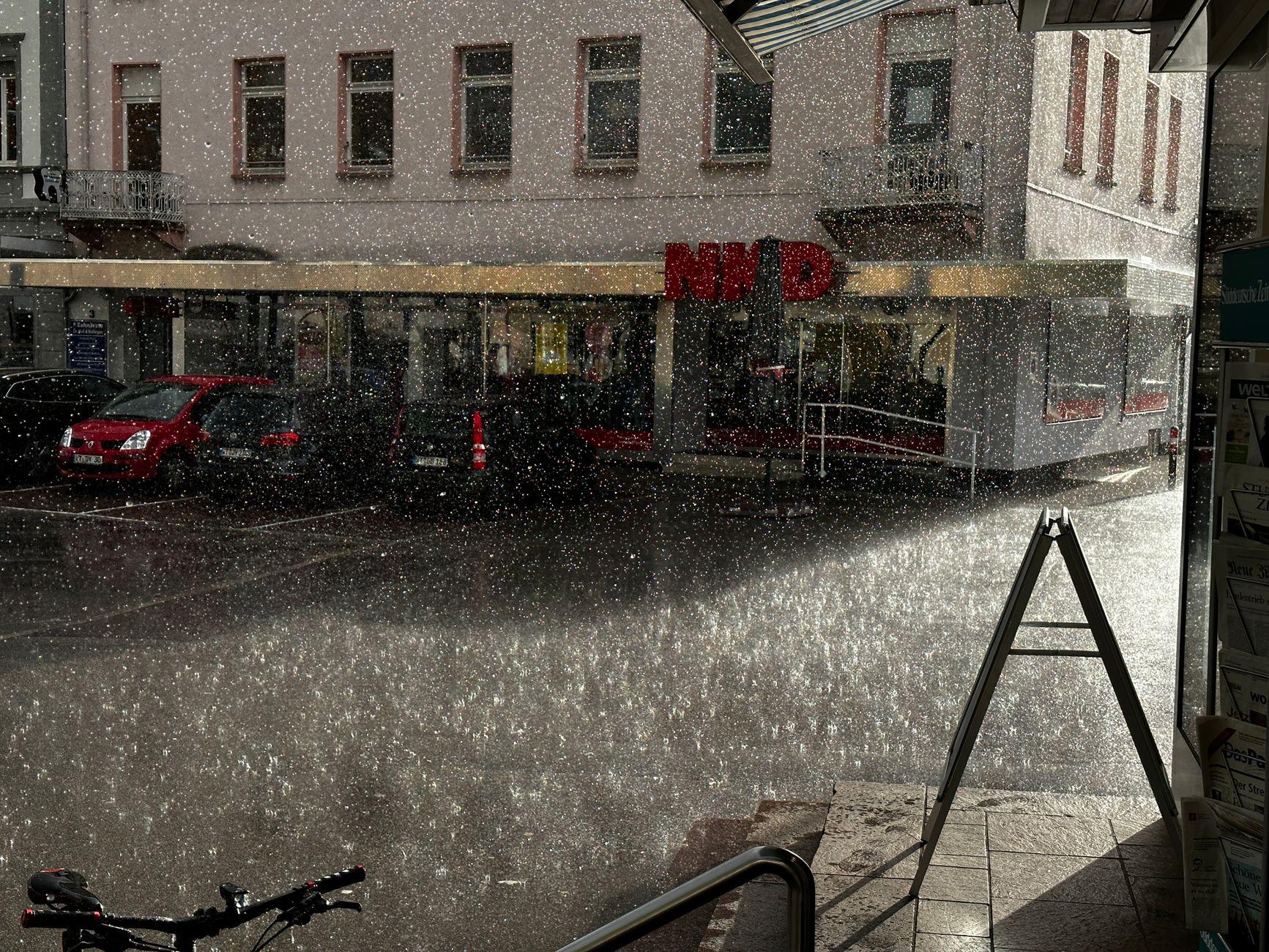 Symbolbild zum Thema Unwettergefahr Warnt